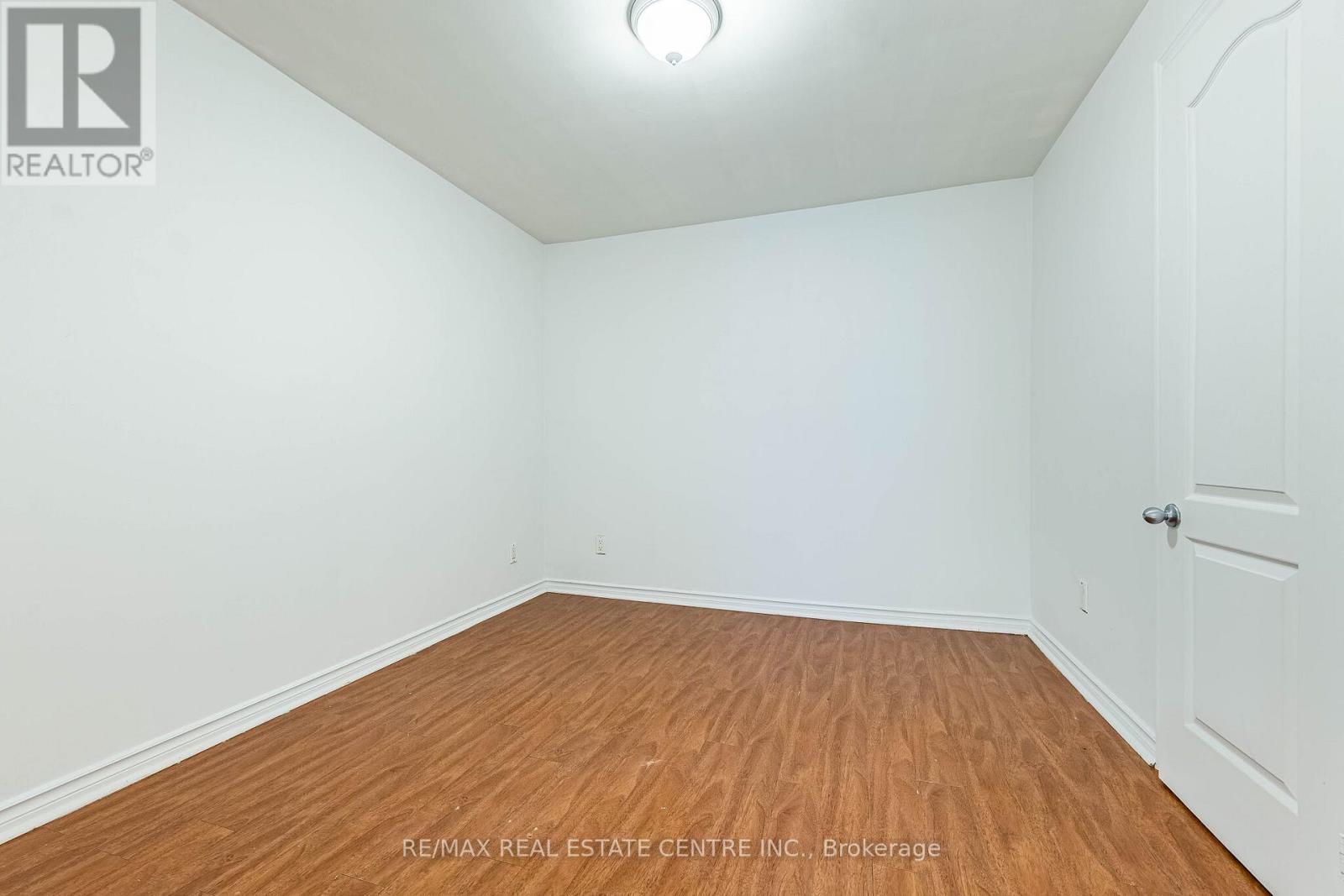 35 TWISTED OAK STREET - 43
