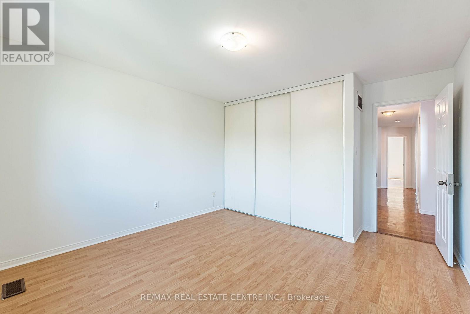 35 TWISTED OAK STREET - 32