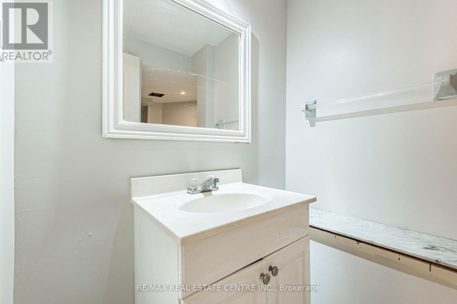 35 TWISTED OAK STREET - 45