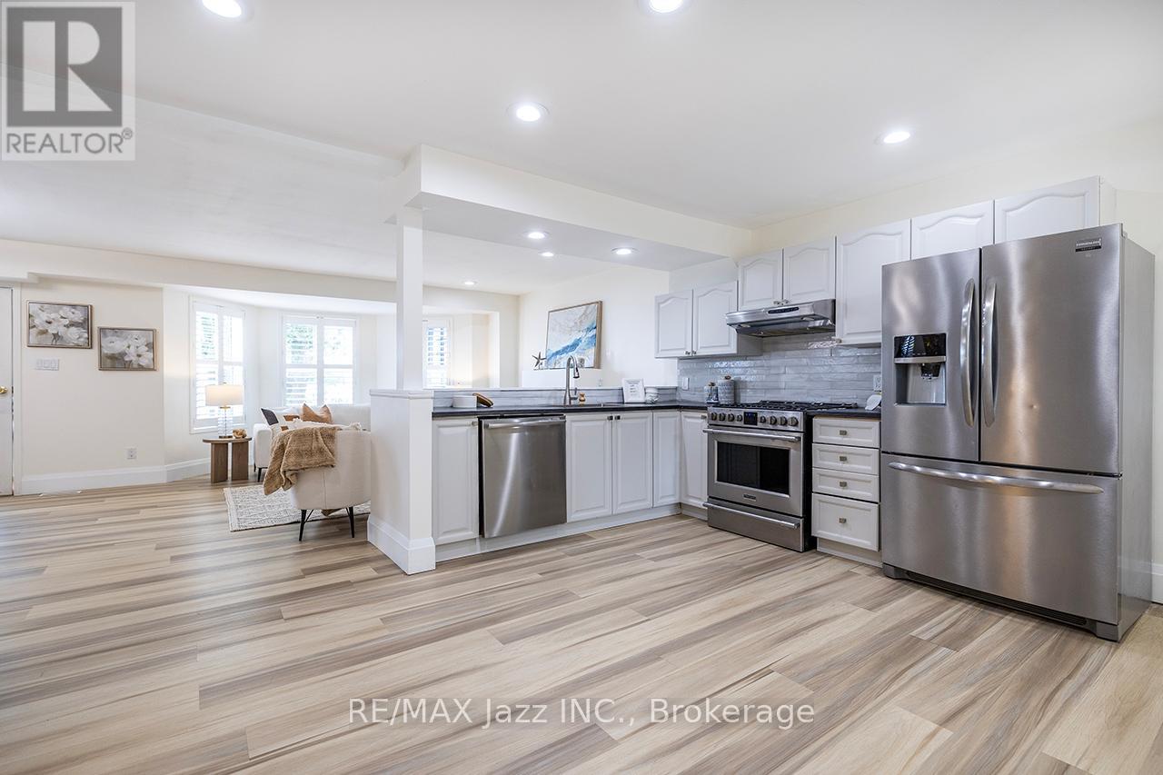 1236 BAYVIEW STREET - 7