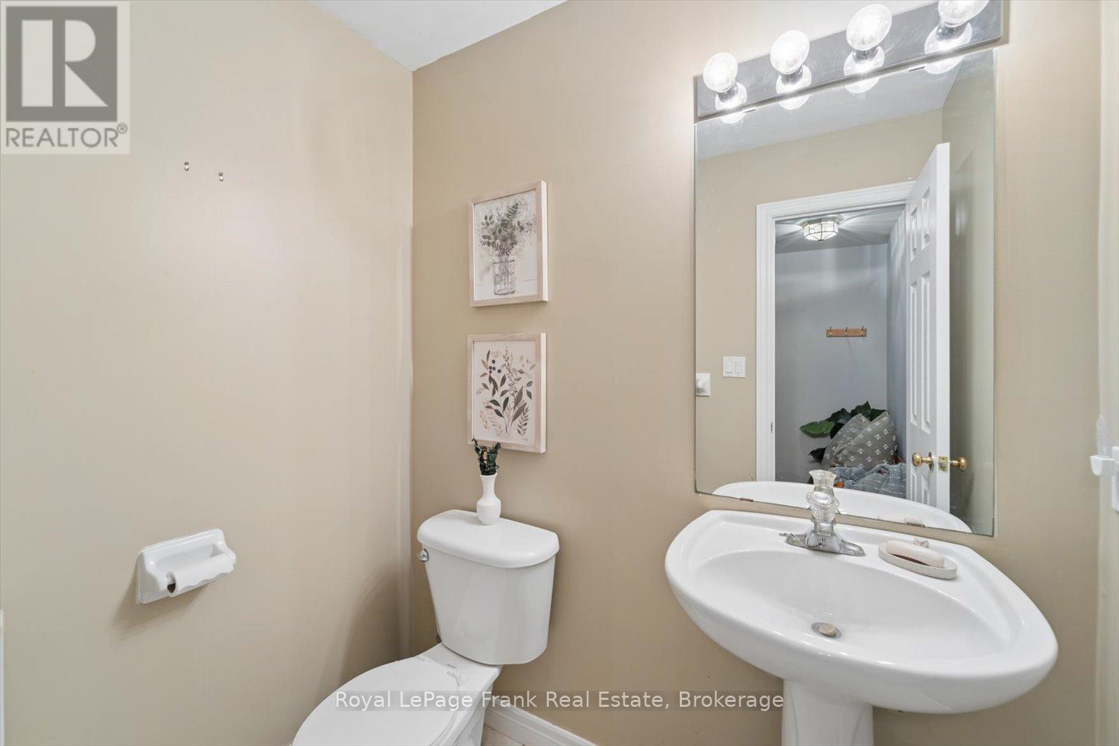 31 LANG COURT - 21