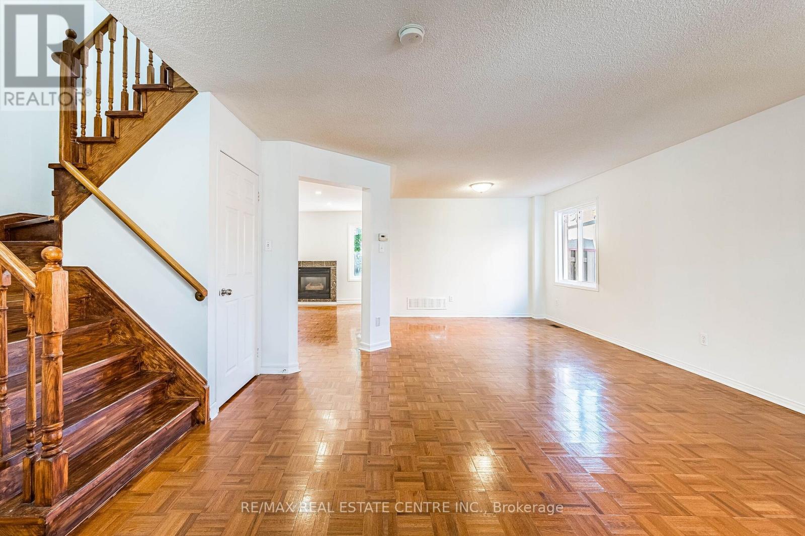 35 TWISTED OAK STREET - 4
