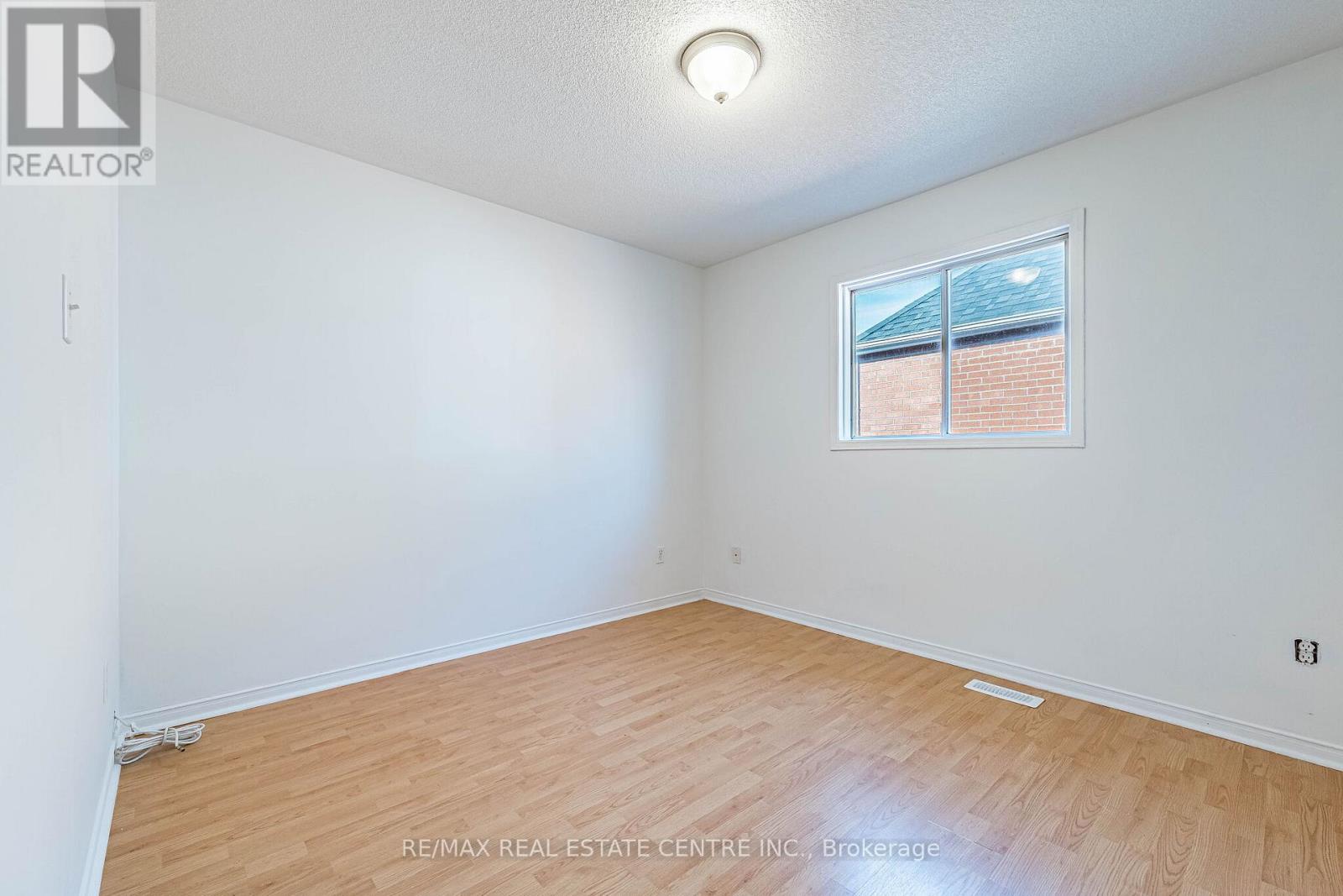 35 TWISTED OAK STREET - 25
