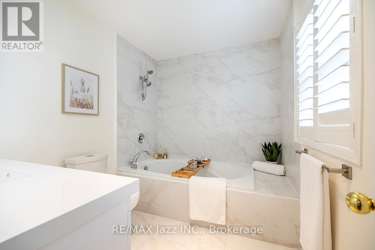 1236 BAYVIEW STREET - 32