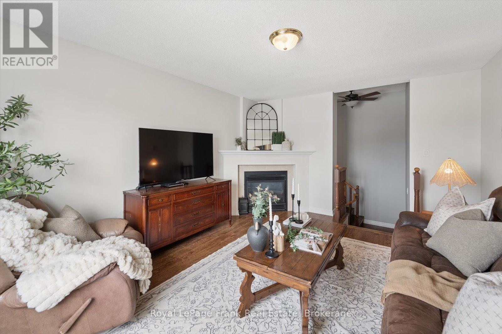 31 LANG COURT - 25