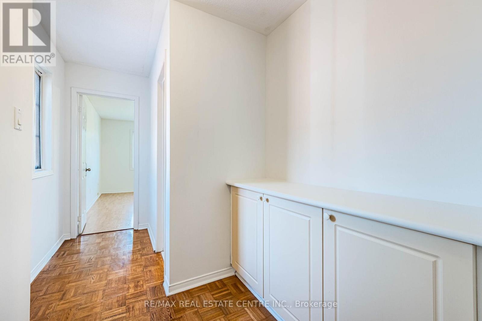 35 TWISTED OAK STREET - 30