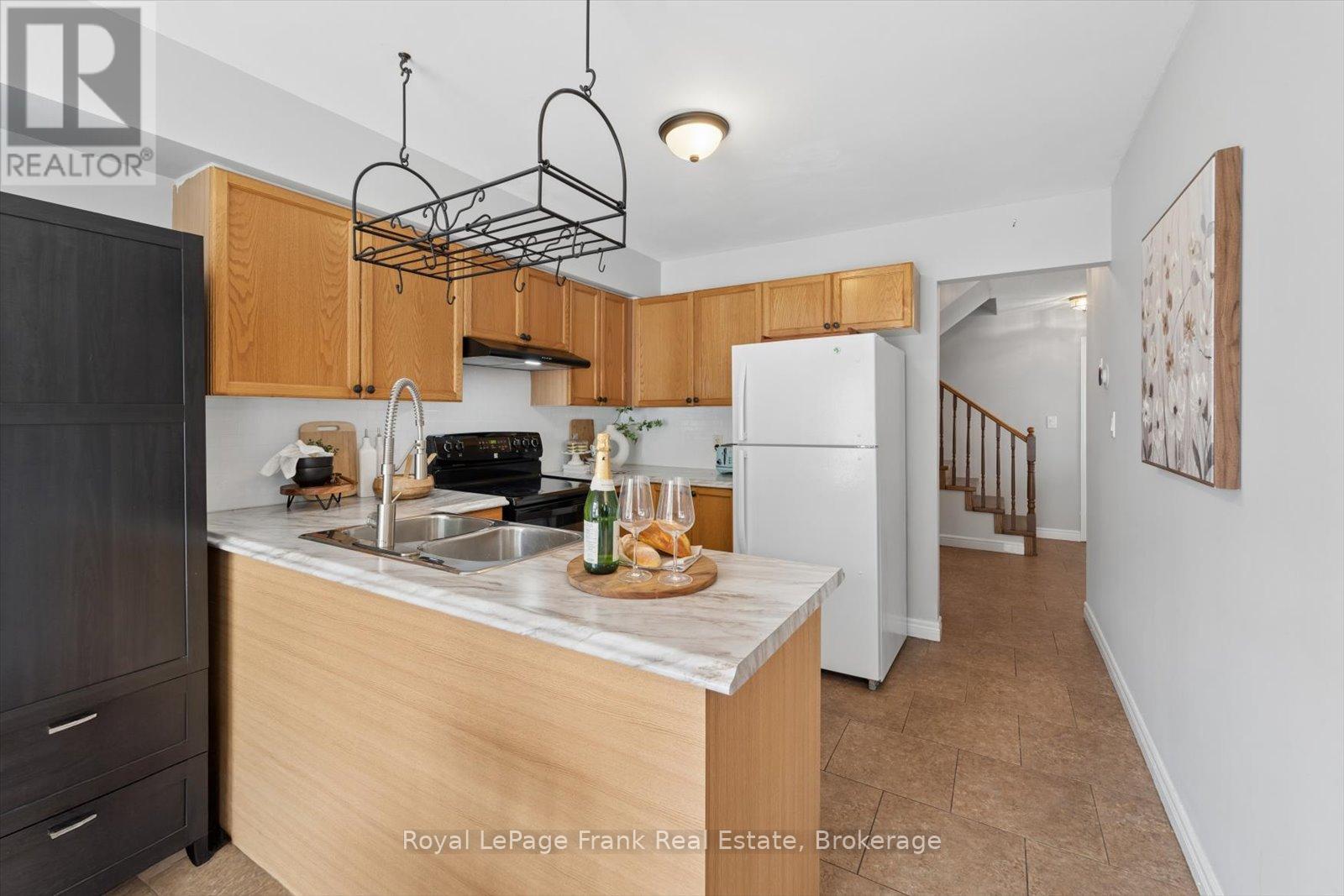 31 LANG COURT - 13