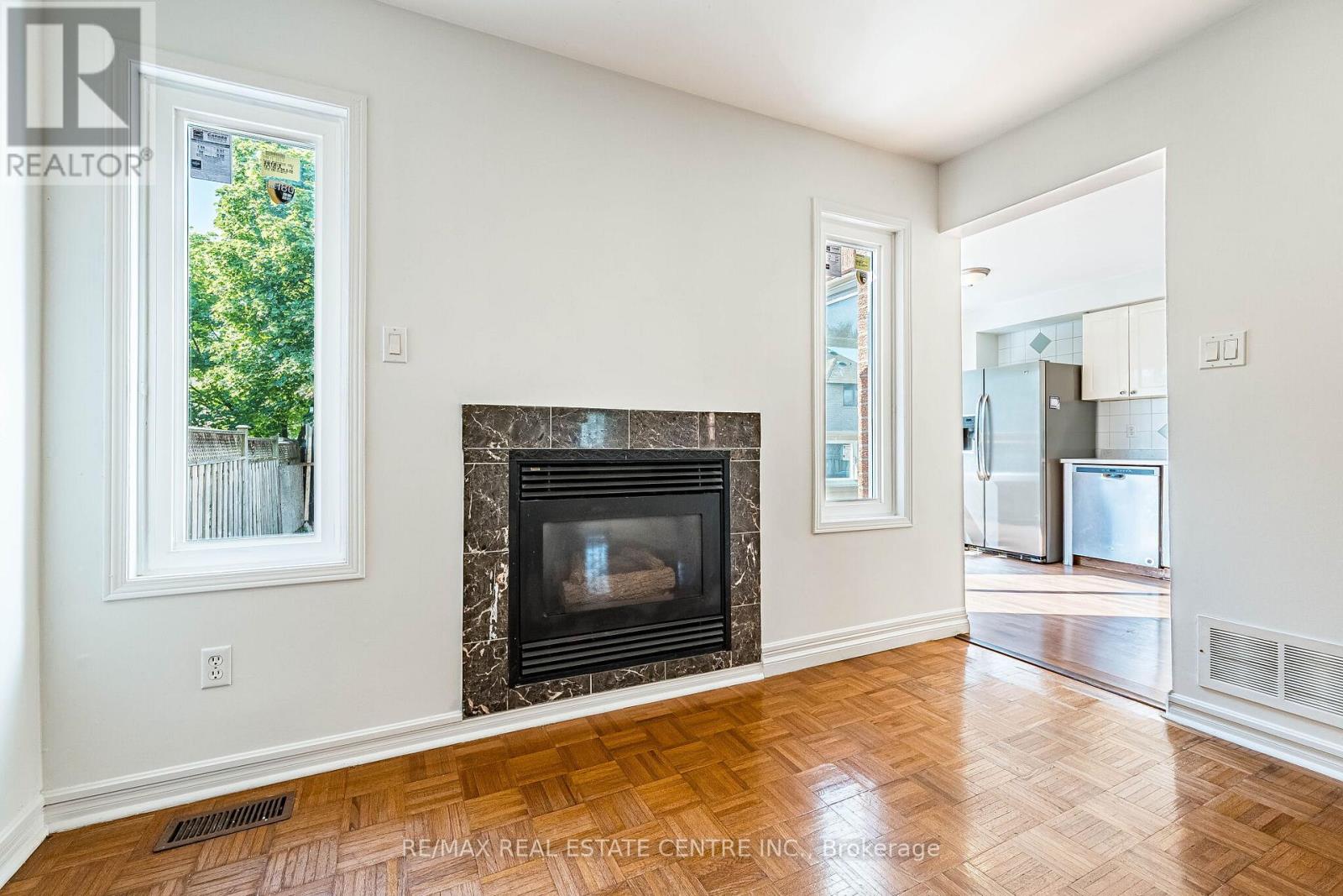 35 TWISTED OAK STREET - 10