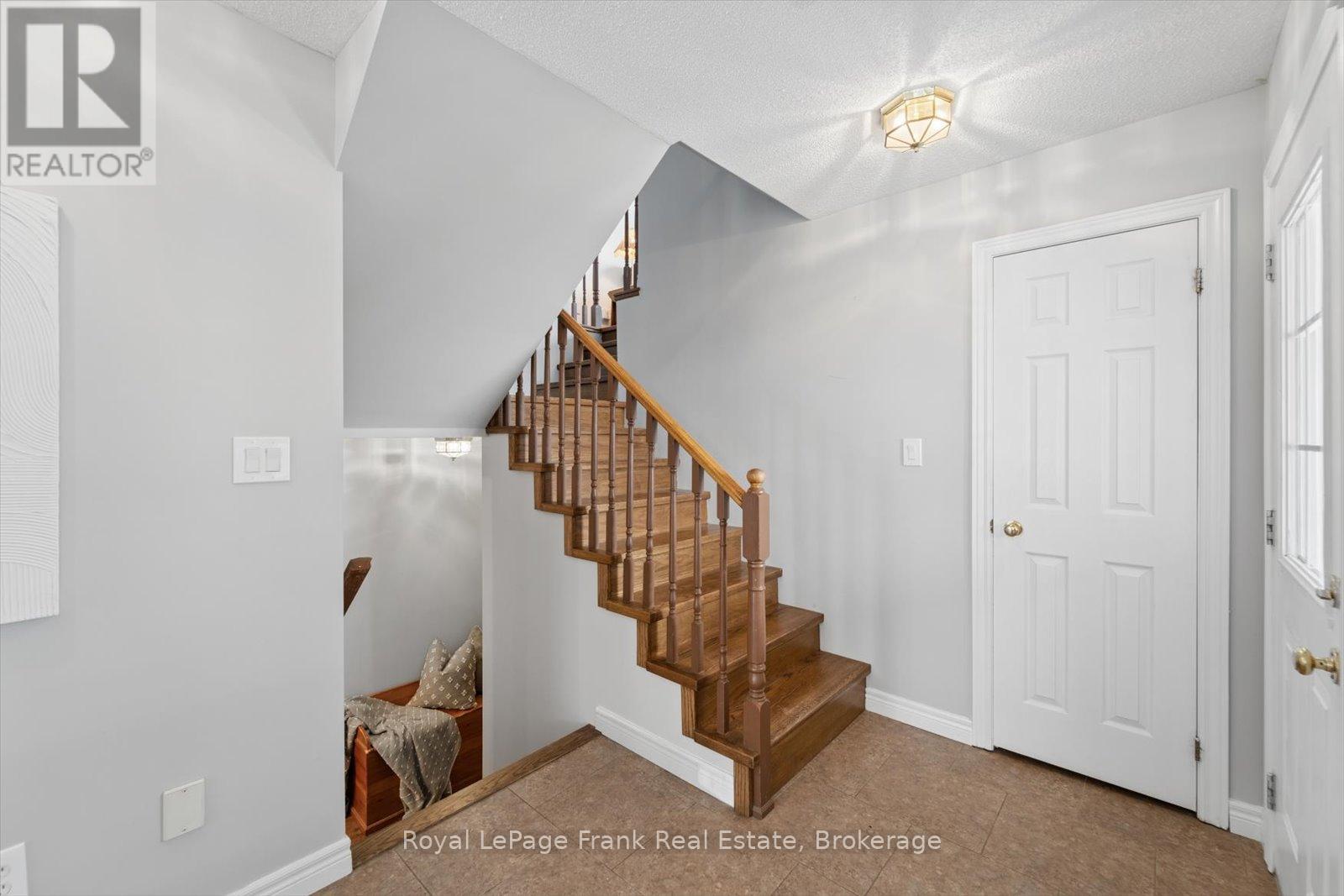 31 LANG COURT - 22