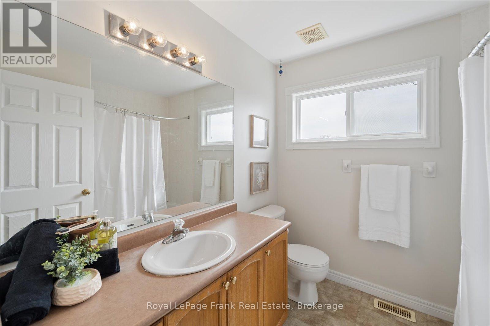 31 LANG COURT - 32