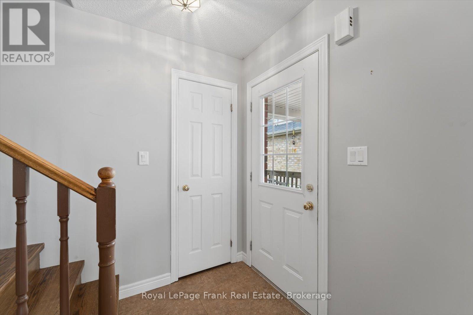 31 LANG COURT - 4
