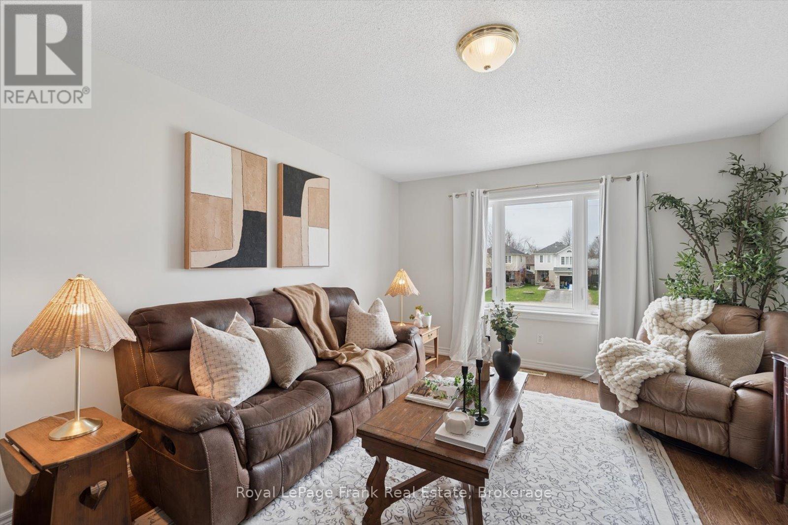 31 LANG COURT - 23
