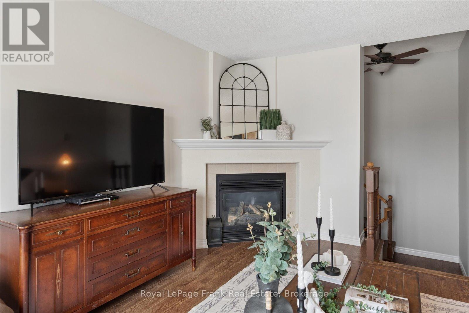 31 LANG COURT - 26