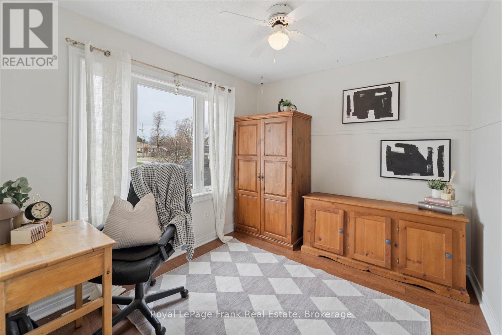 31 LANG COURT - 37
