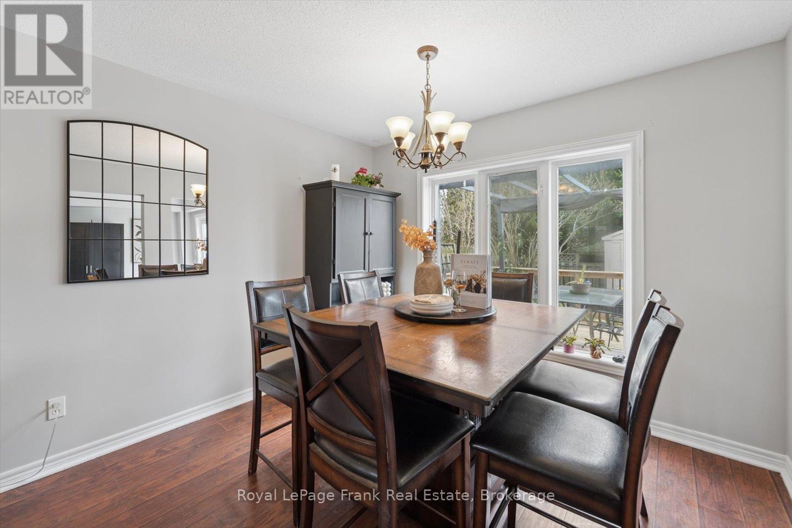 31 LANG COURT - 9