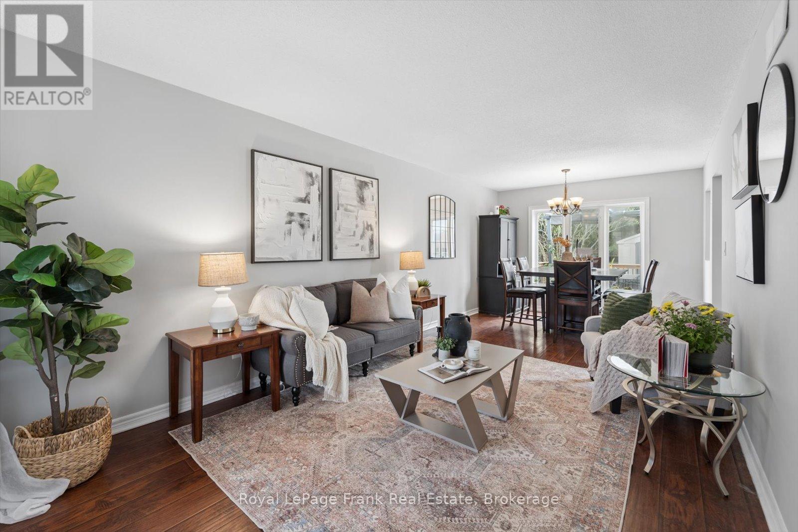 31 LANG COURT - 7