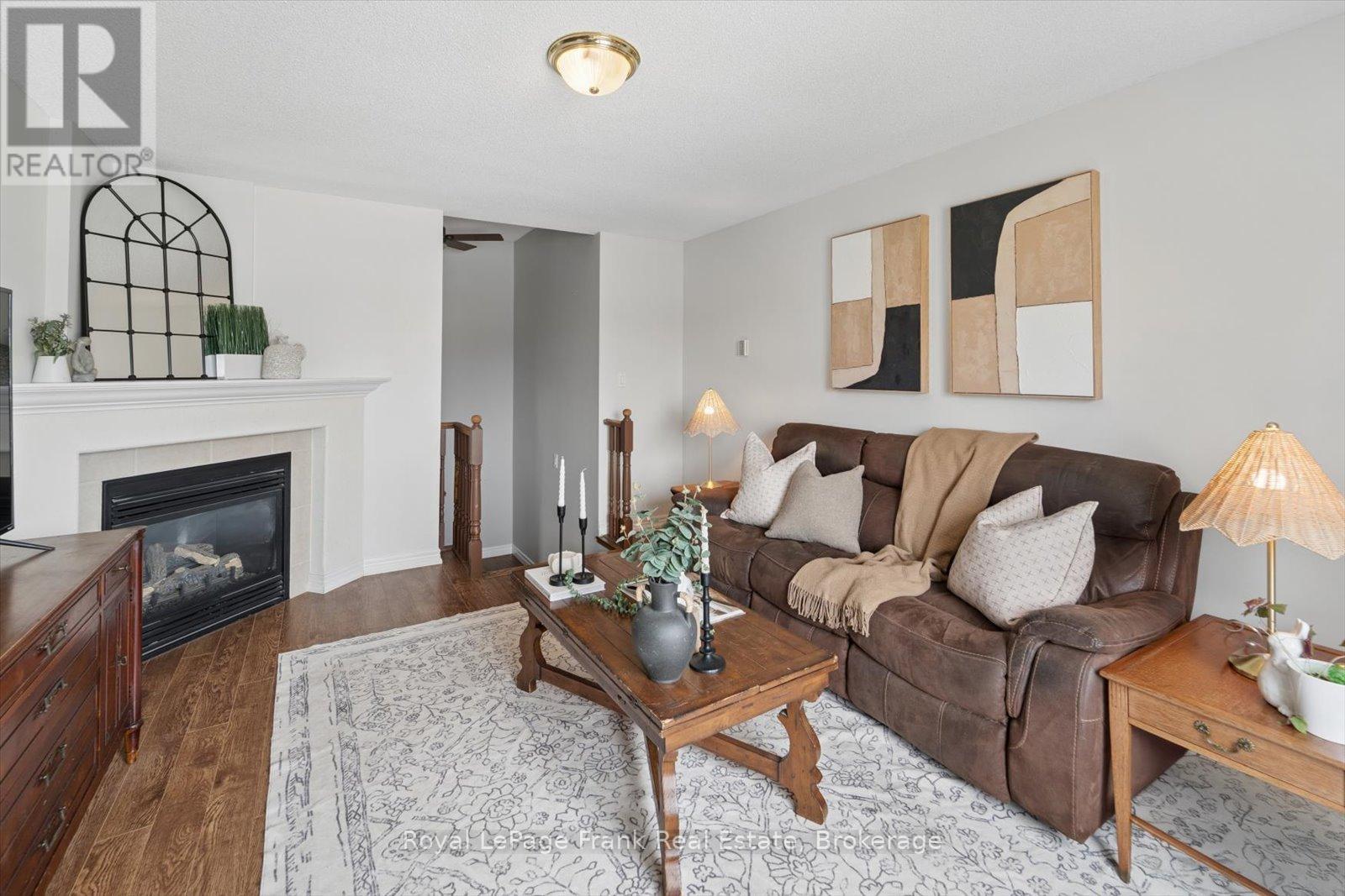 31 LANG COURT - 27