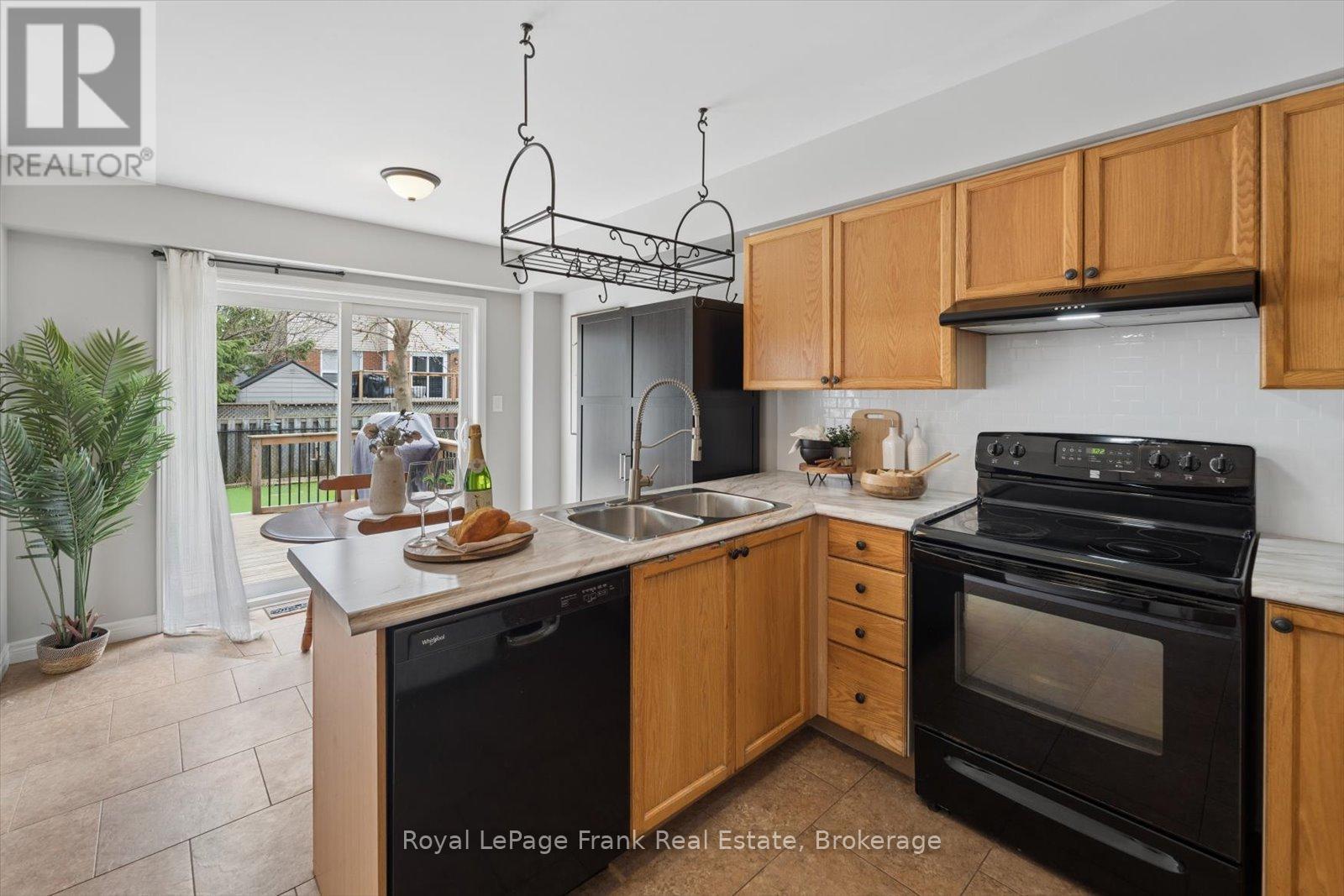 31 LANG COURT - 17