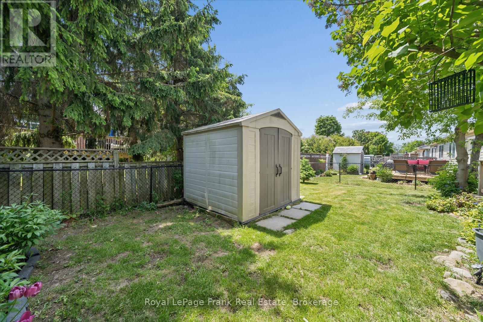 31 LANG COURT - 46