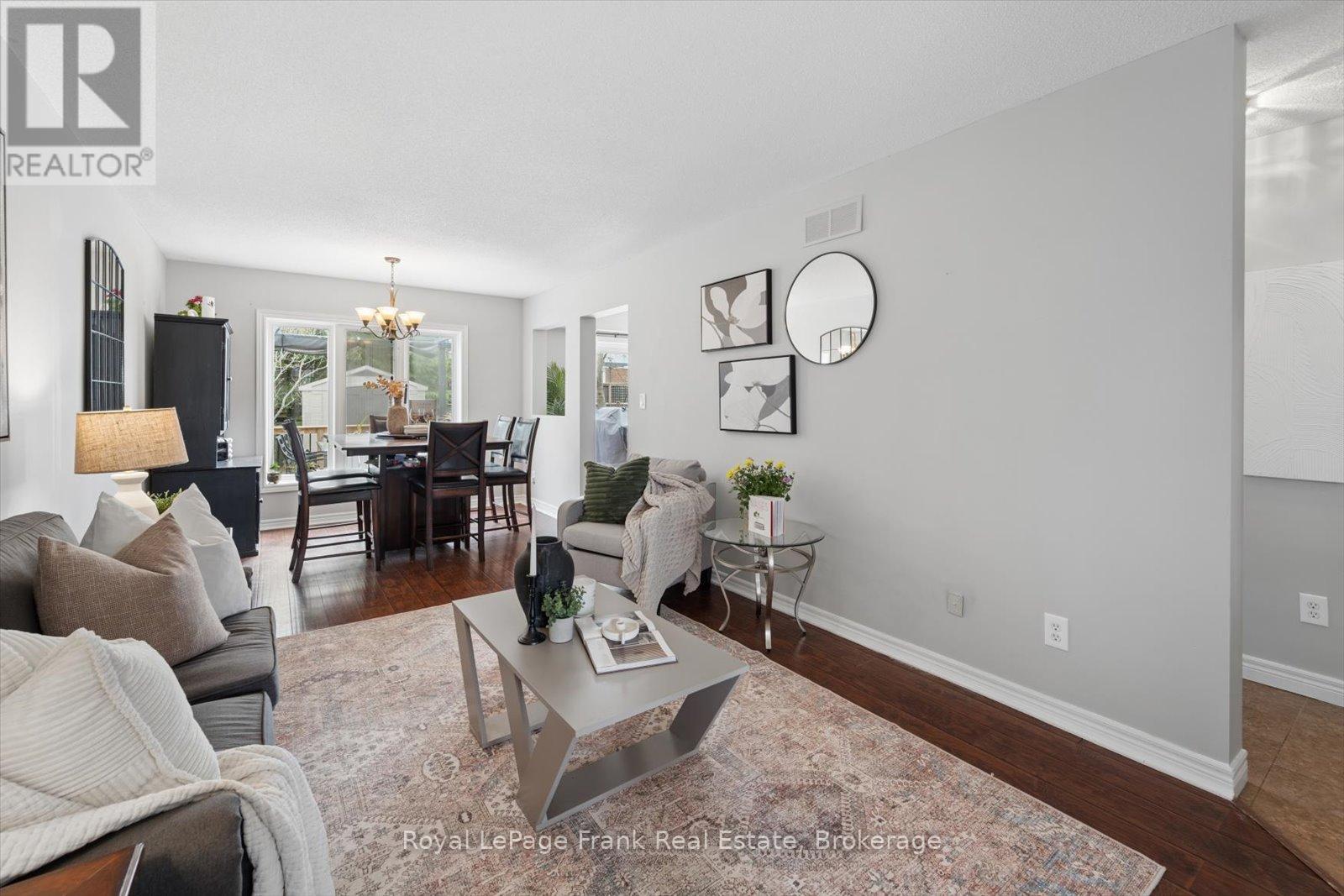 31 LANG COURT - 8