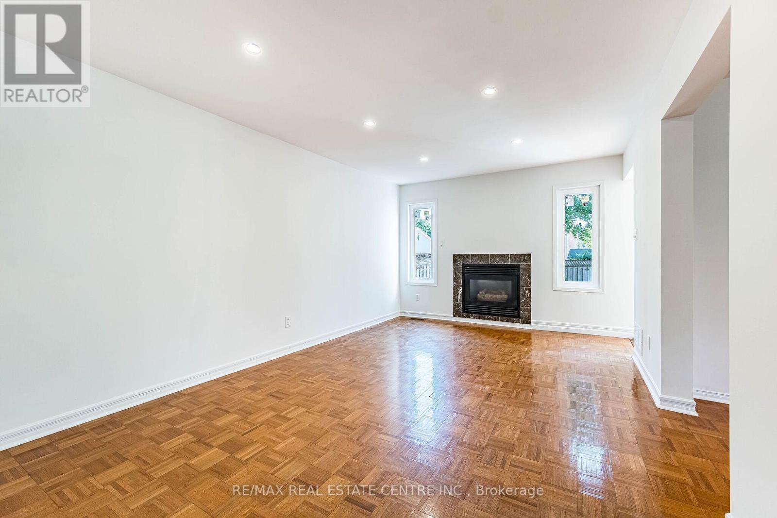 35 TWISTED OAK STREET - 8