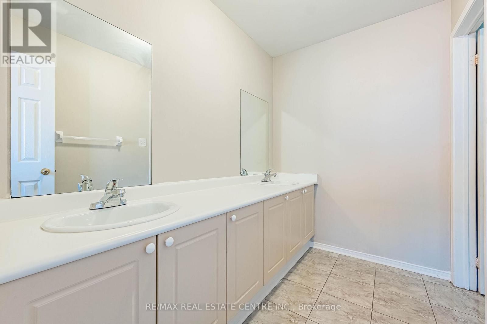 35 TWISTED OAK STREET - 33