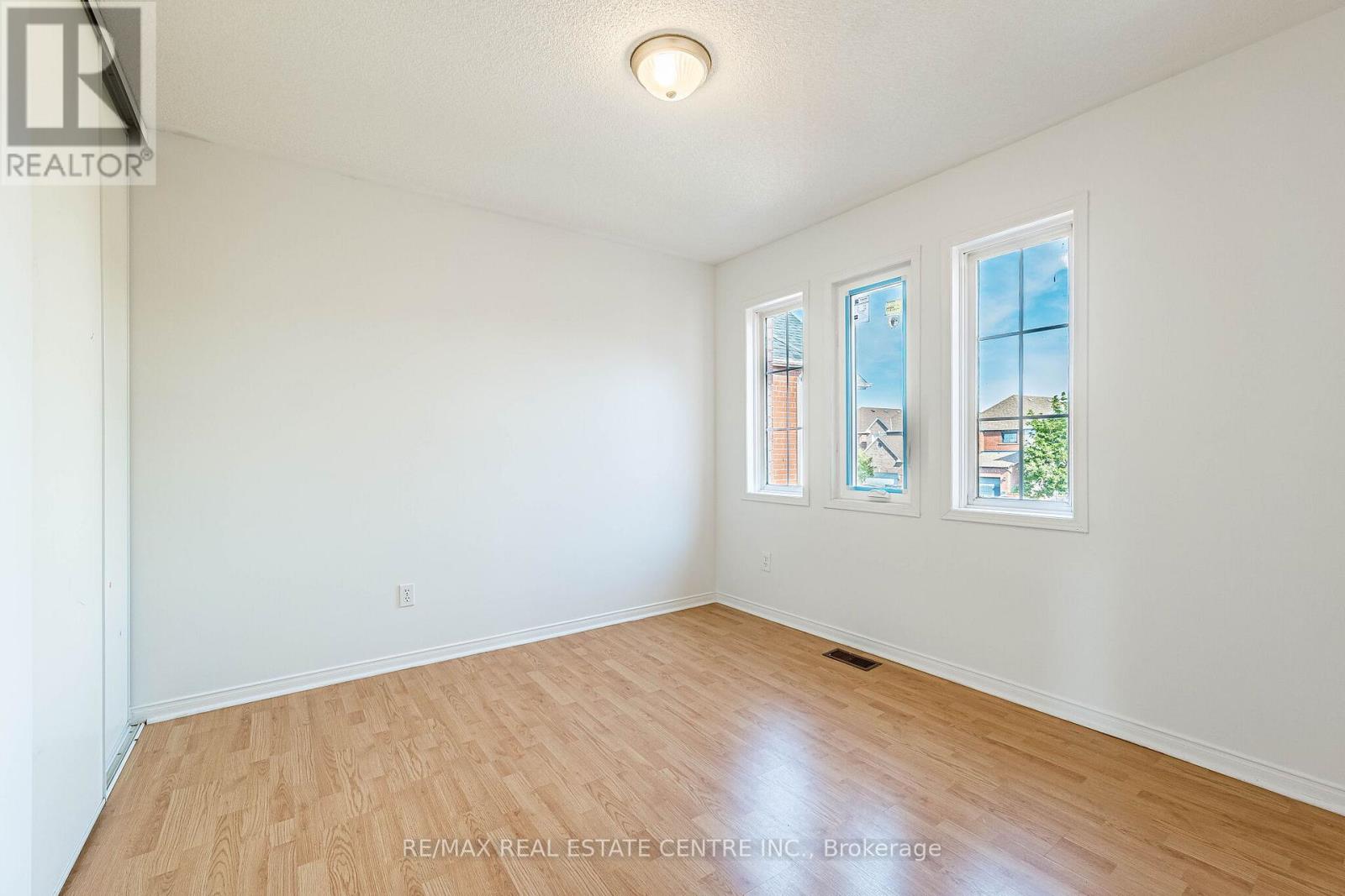35 TWISTED OAK STREET - 28