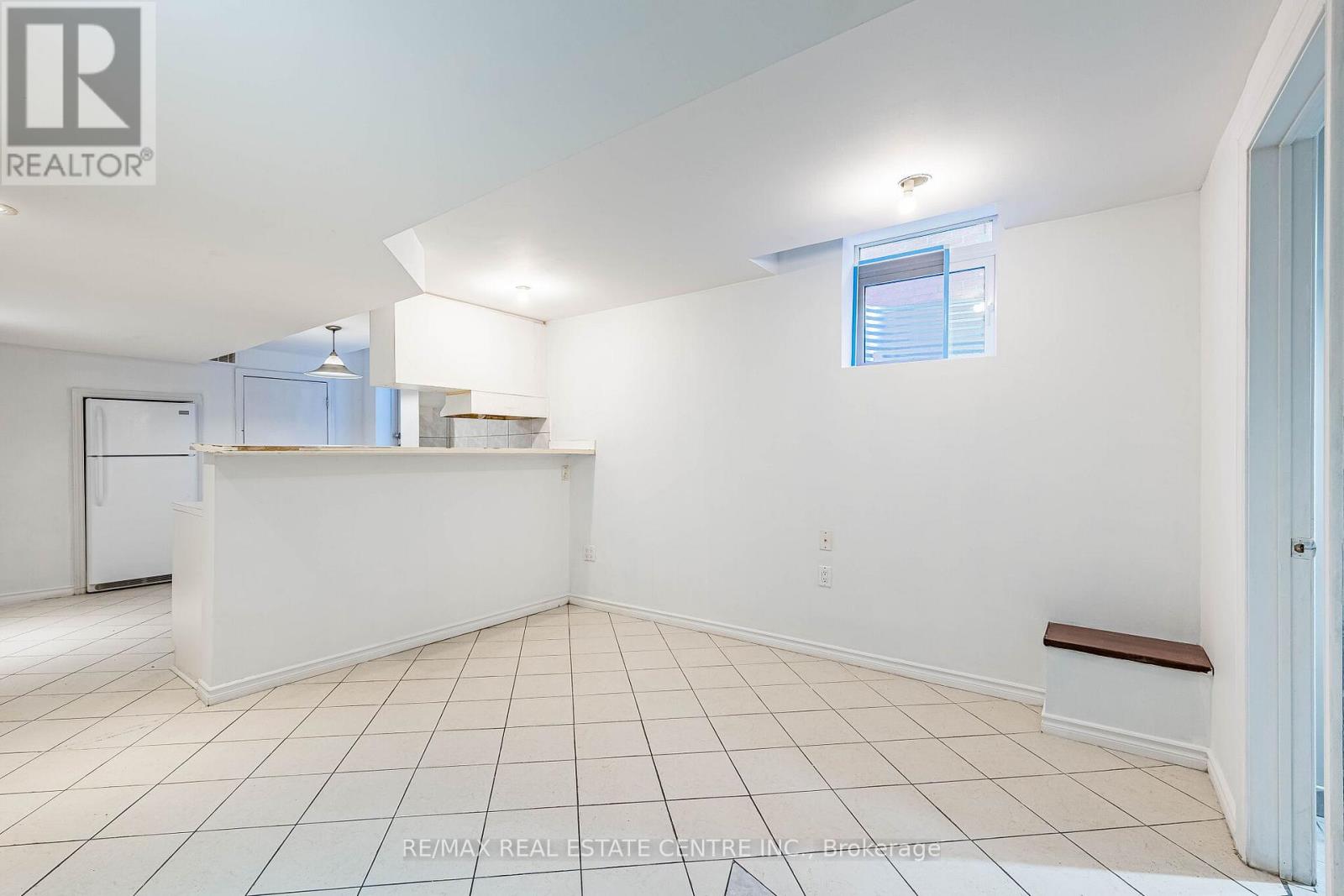 35 TWISTED OAK STREET - 37