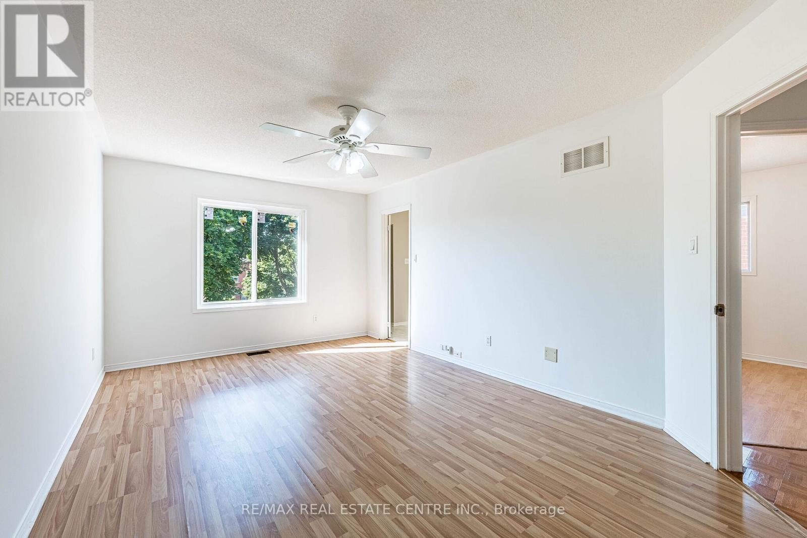 35 TWISTED OAK STREET - 19