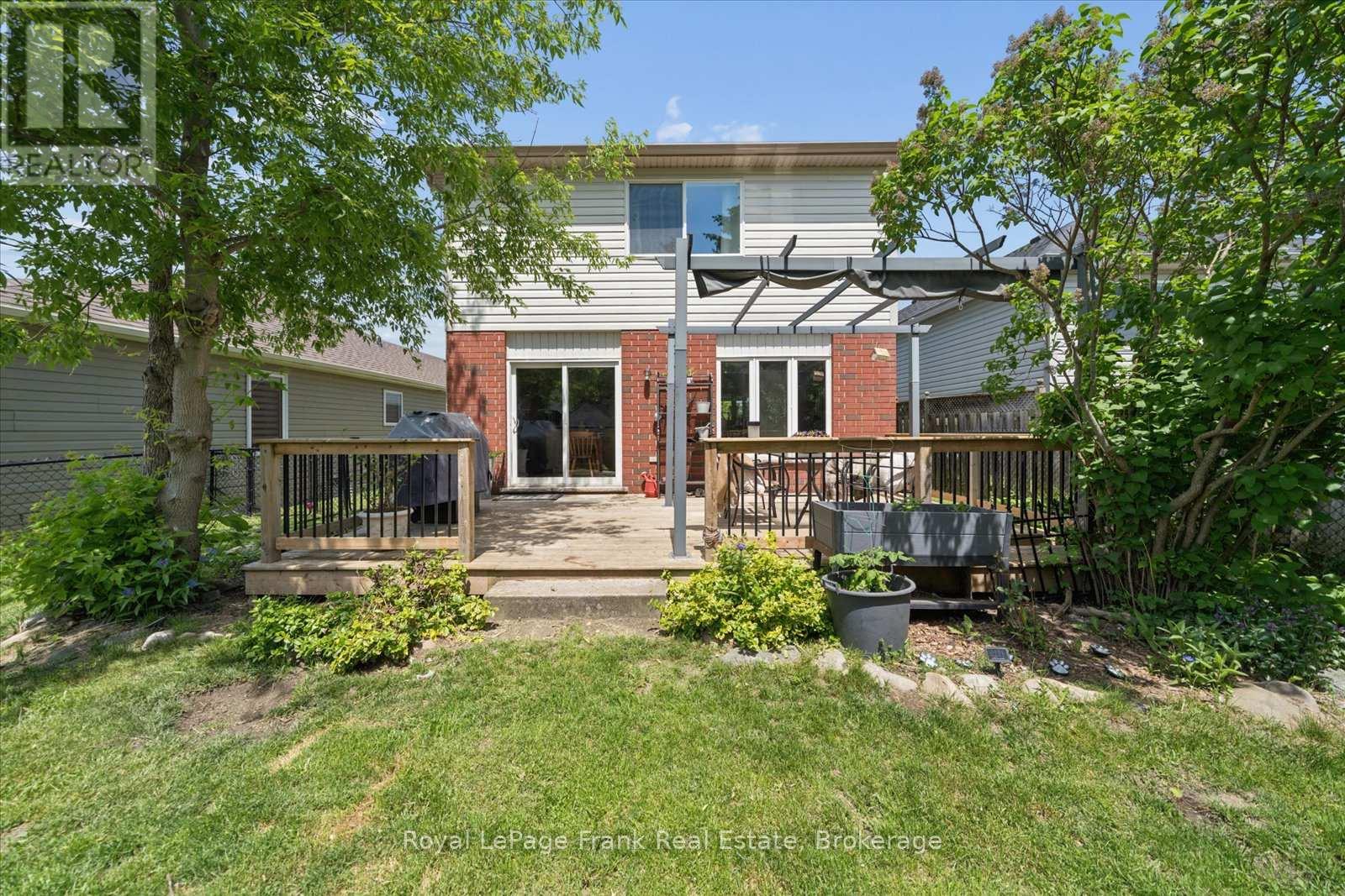 31 LANG COURT - 42