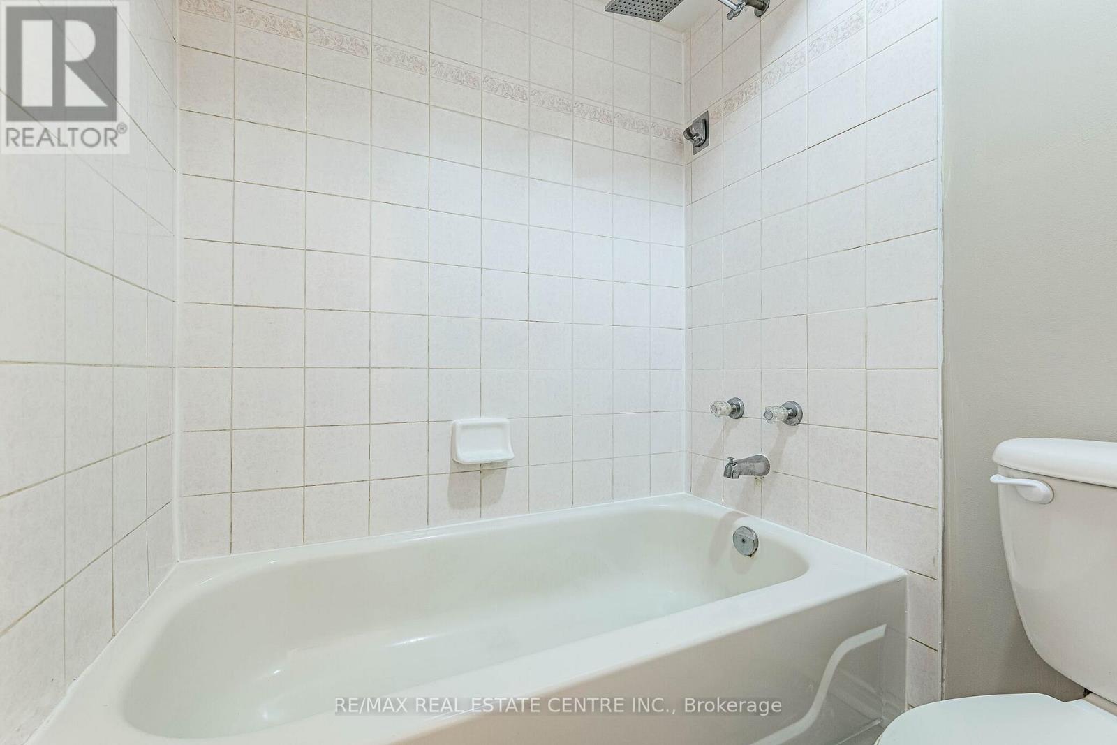 35 TWISTED OAK STREET - 34