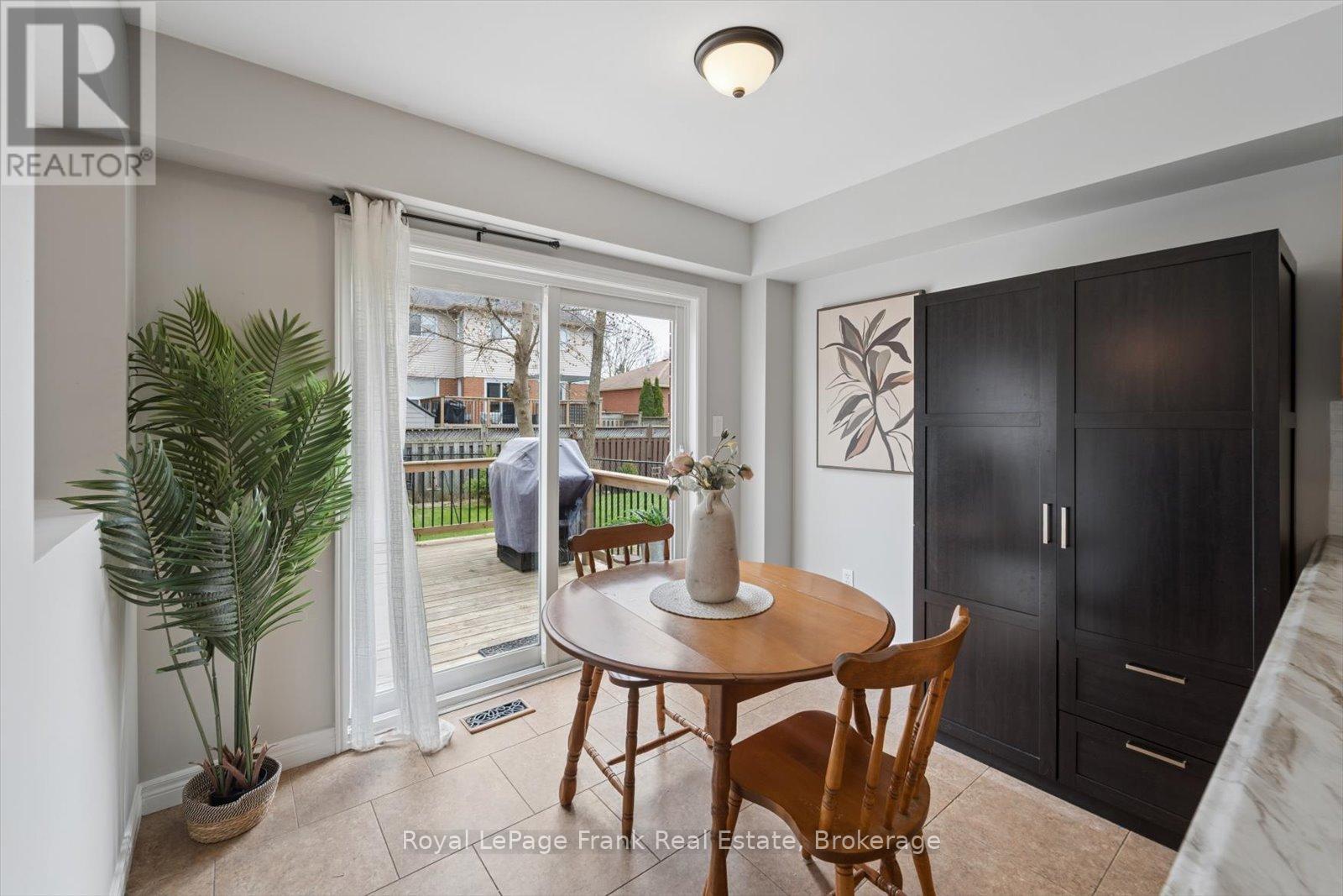 31 LANG COURT - 20