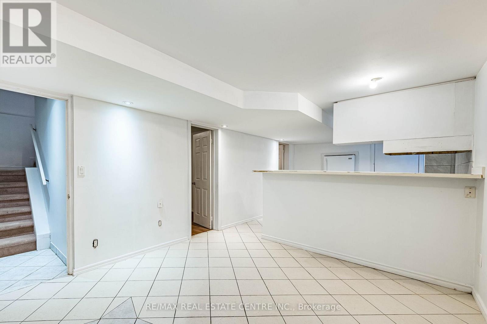 35 TWISTED OAK STREET - 38