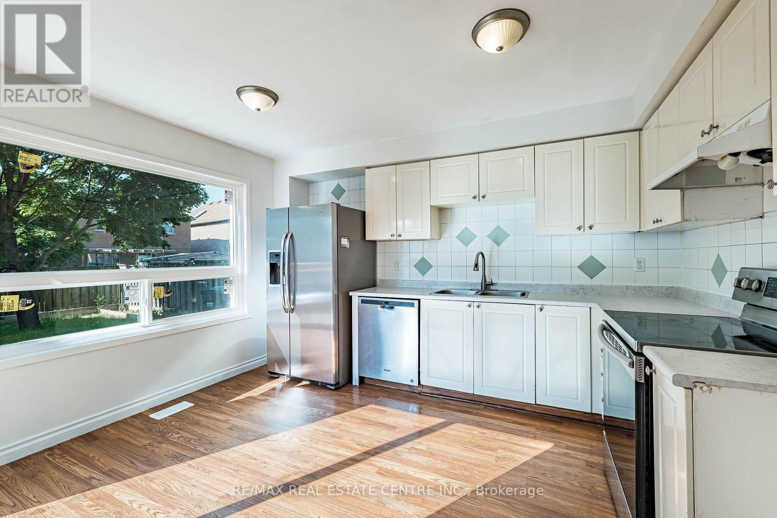 35 TWISTED OAK STREET - 12