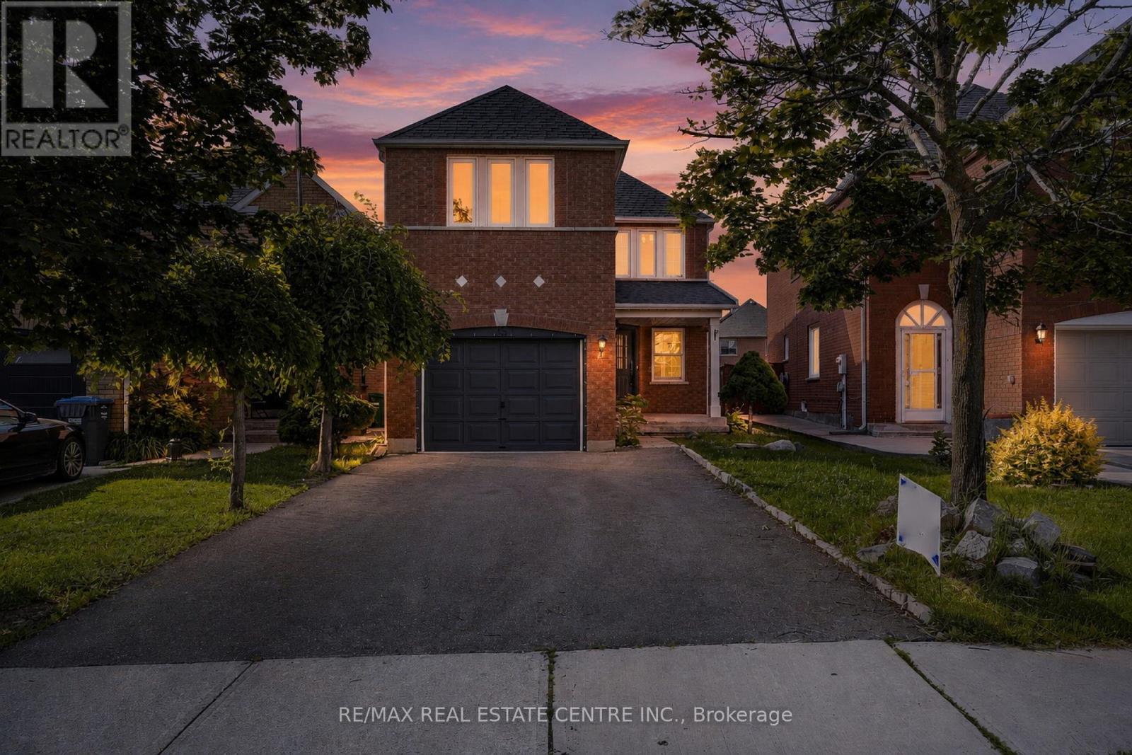 35 TWISTED OAK STREET - 2