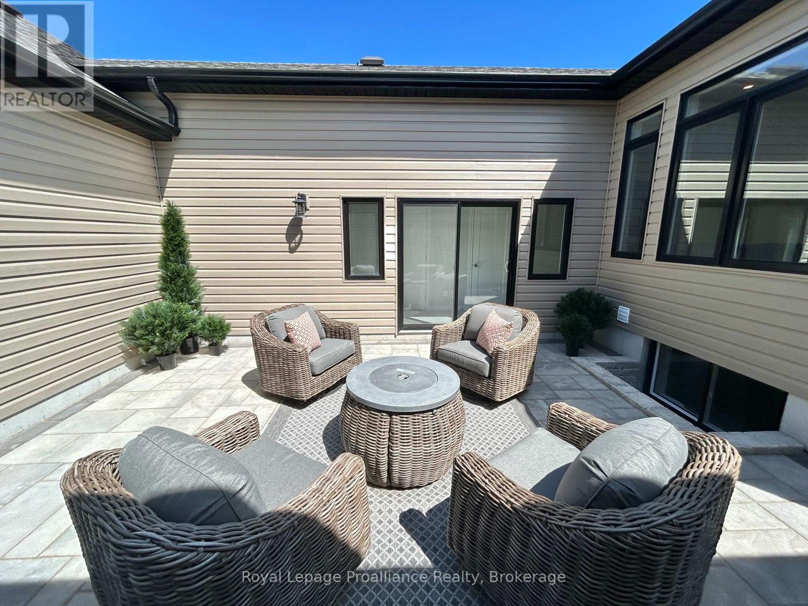 79 ATHABASKA DRIVE - 16