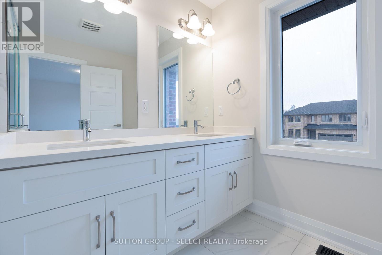 240 LEITCH STREET - 25