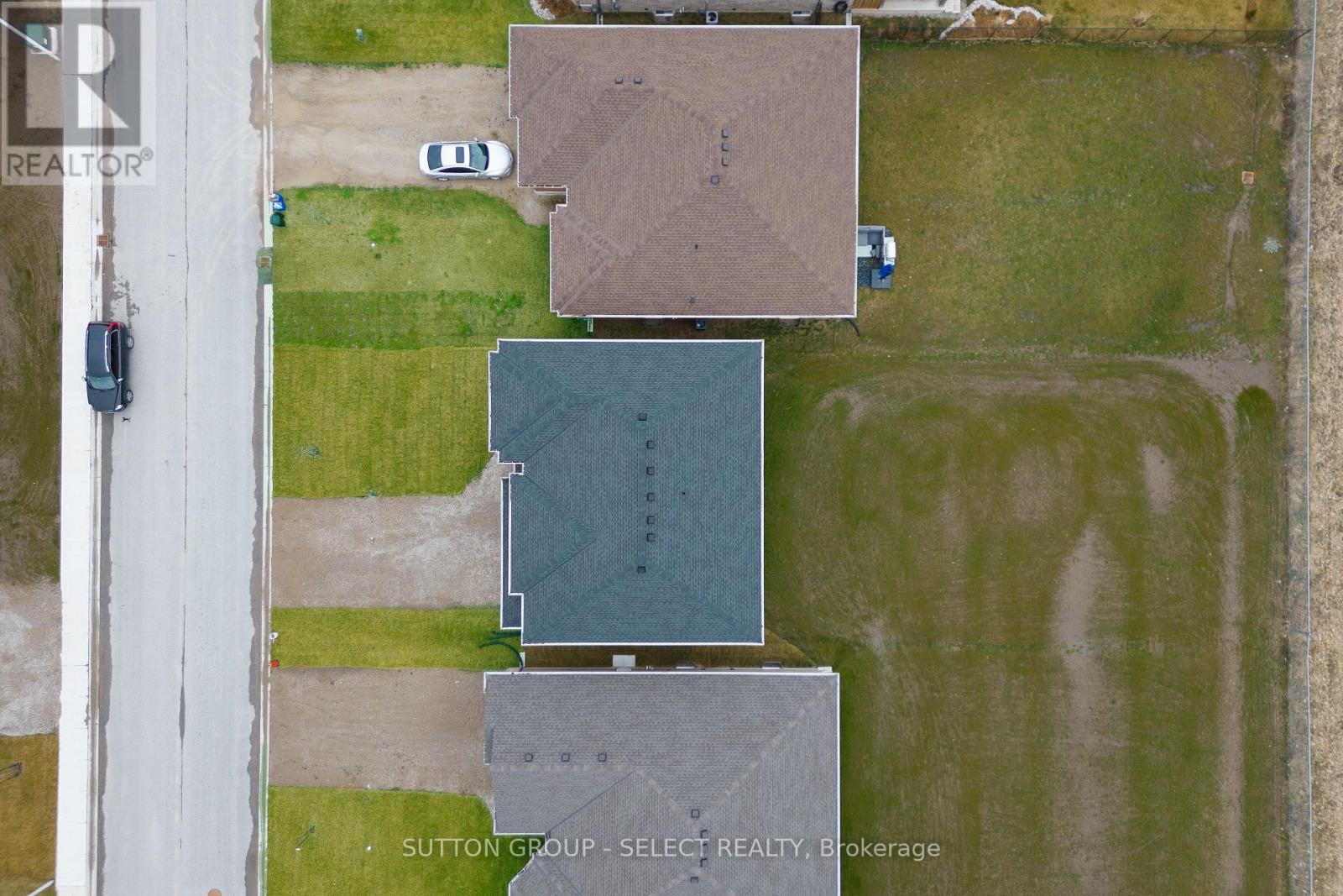 240 LEITCH STREET - 35