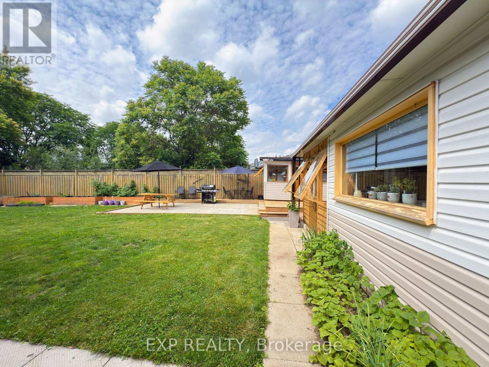 438 MAGNOLIA CRESCENT - 28
