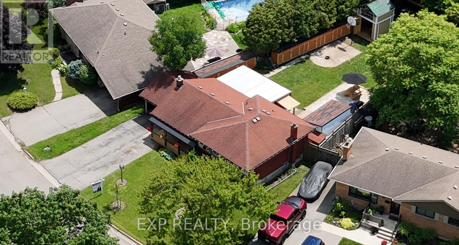 438 MAGNOLIA CRESCENT - 2
