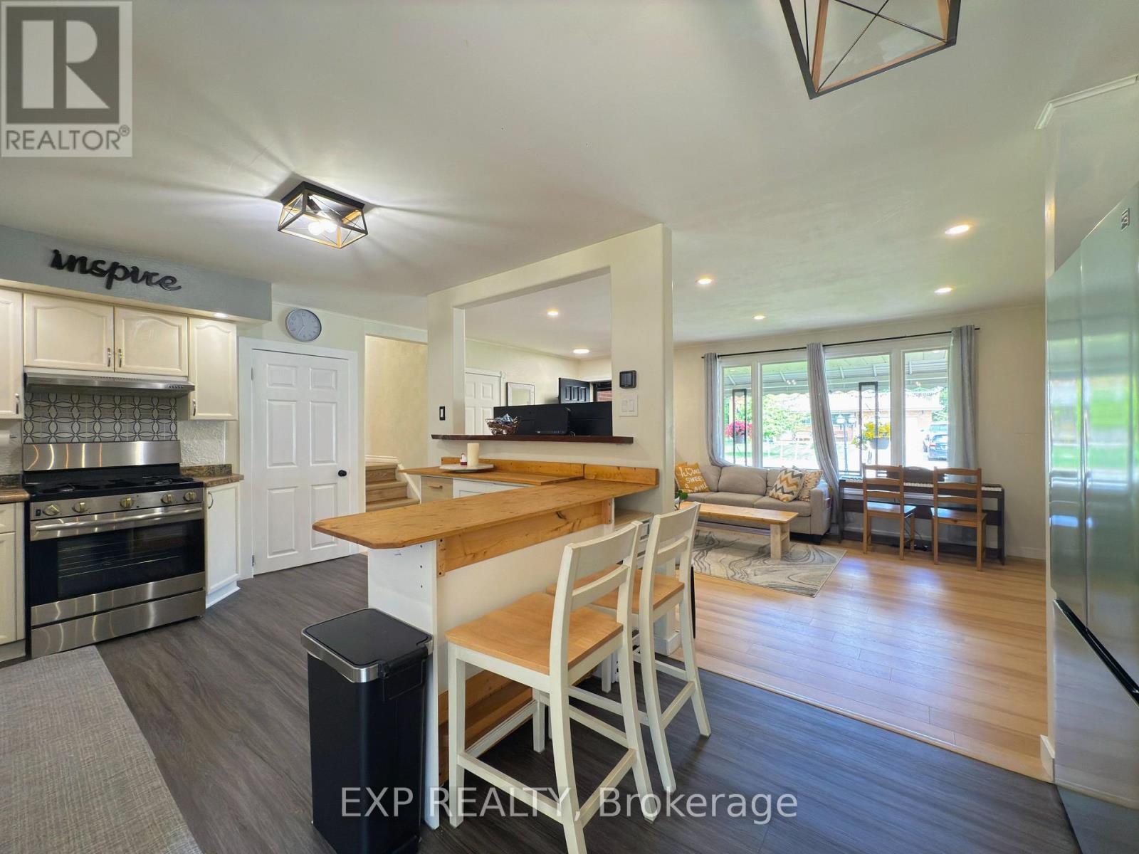 438 MAGNOLIA CRESCENT - 8