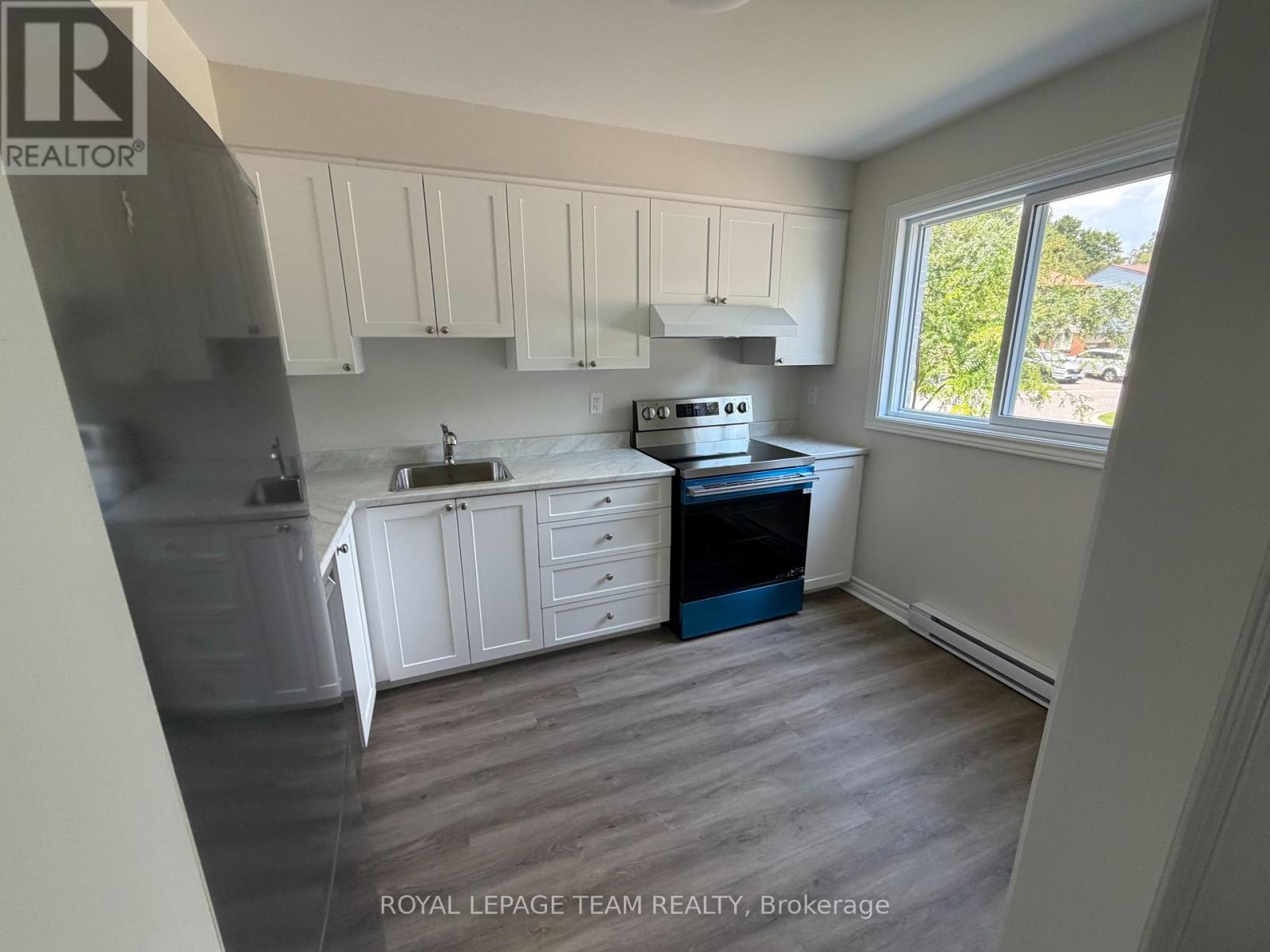 House for Rent in Ottawa – 72 – 2976 OLYMPIC WAY, Ottawa – By Peter Sagos - Image 8