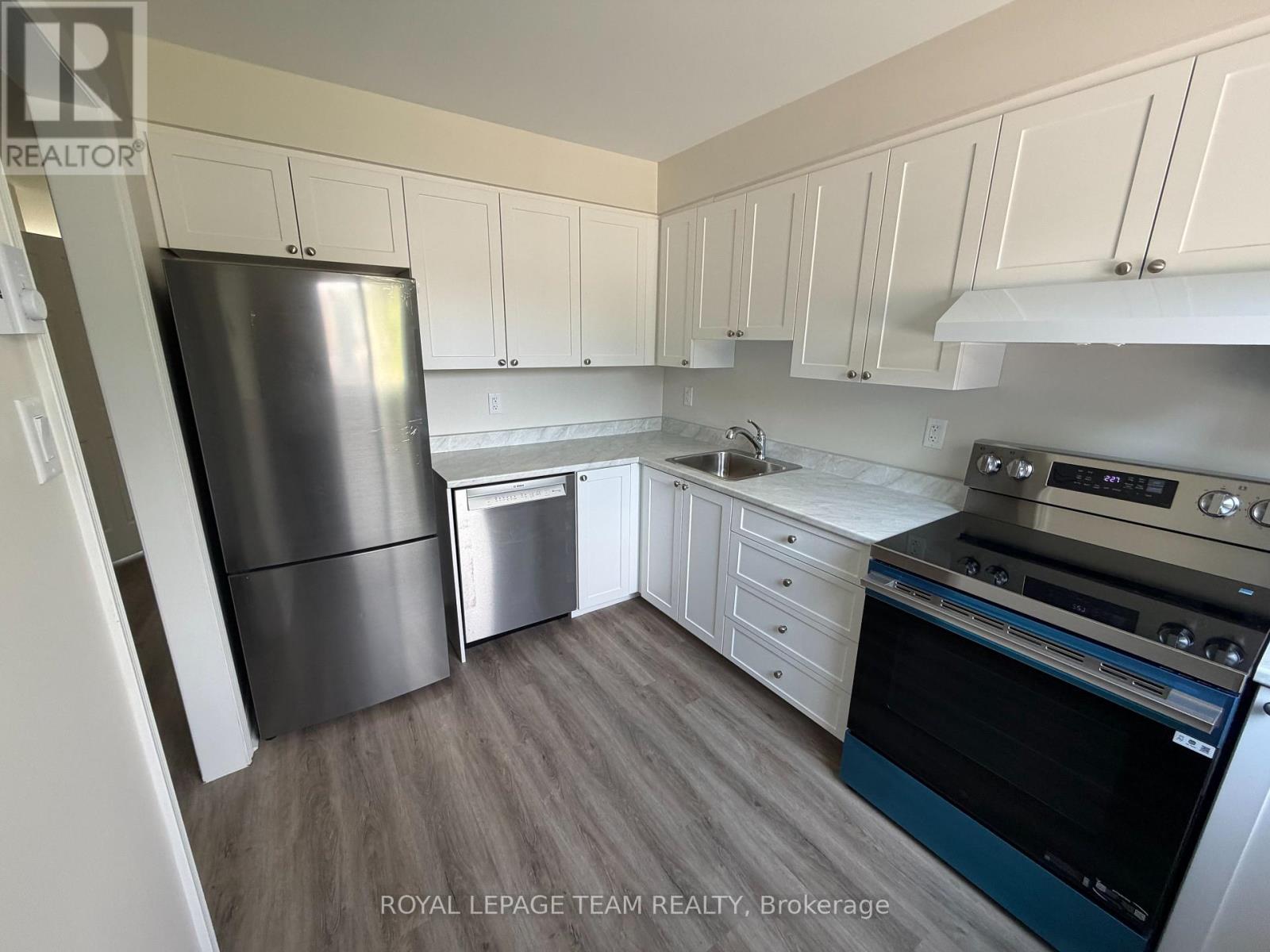 House for Rent in Ottawa – 72 – 2976 OLYMPIC WAY, Ottawa – By Peter Sagos - Image 9