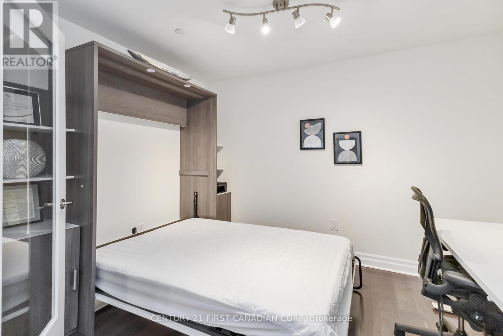 #809 505 TALBOT STREET - 26
