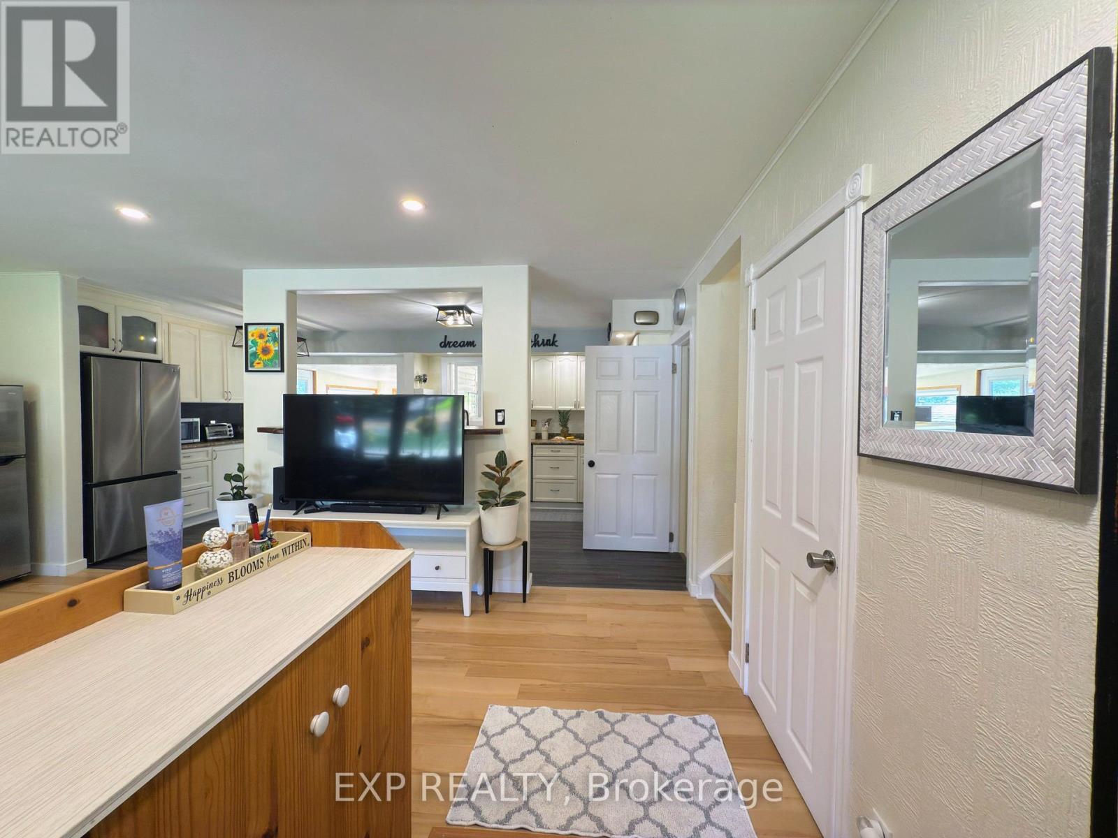 438 MAGNOLIA CRESCENT - 4