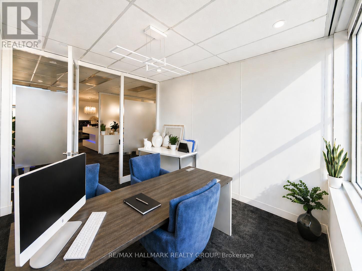 Studio for Rent in Ottawa – 205 – 2283 ST LAURENT BOULEVARD, Ottawa – By Peter Sagos - Image 4