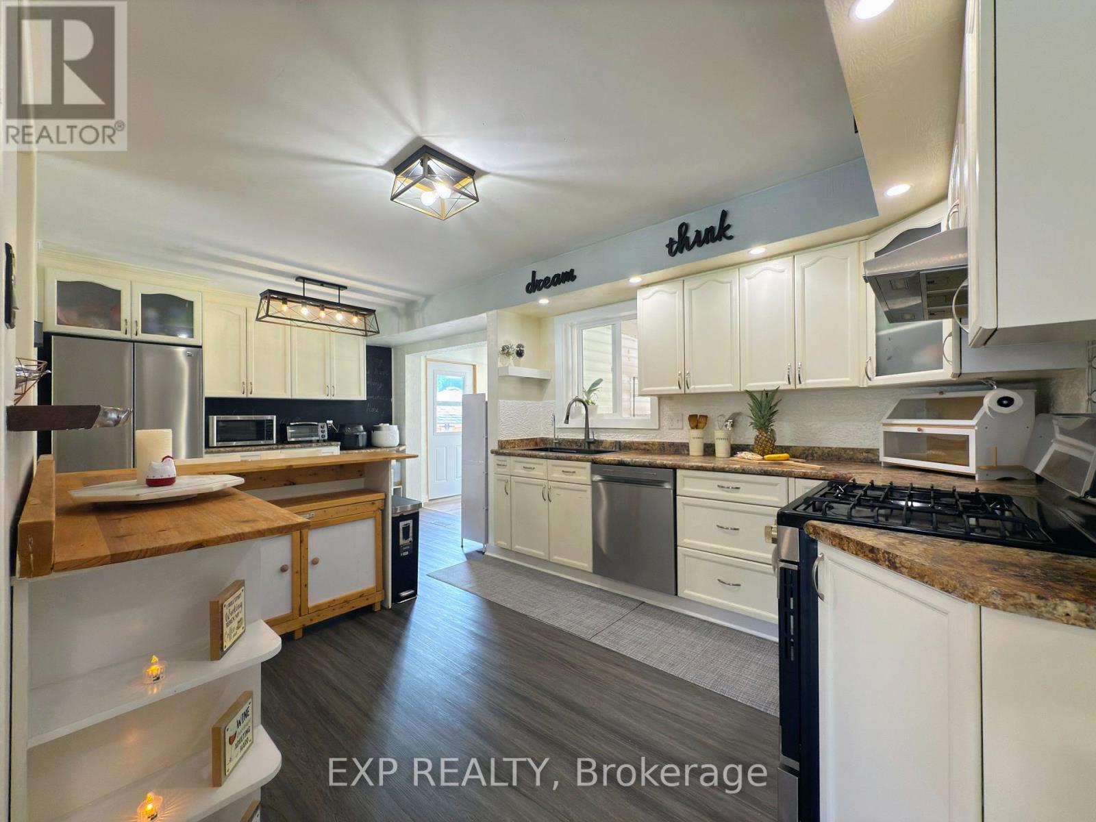 438 MAGNOLIA CRESCENT - 9