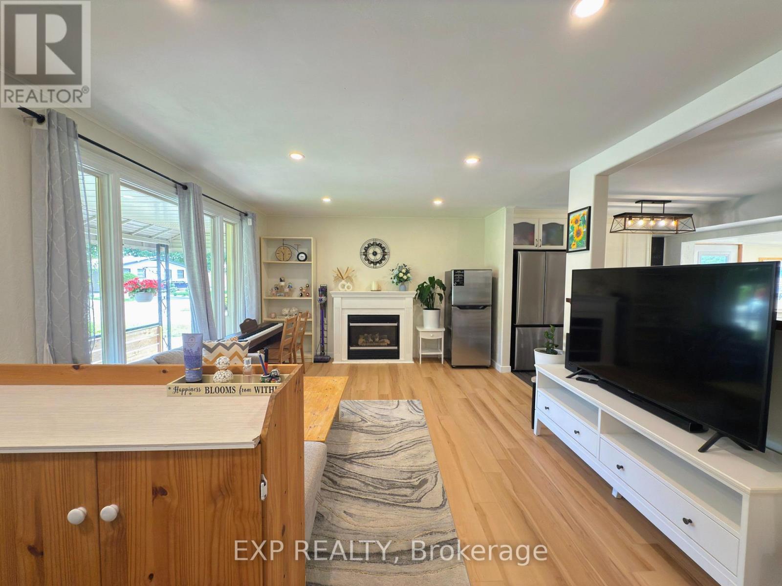 438 MAGNOLIA CRESCENT - 5