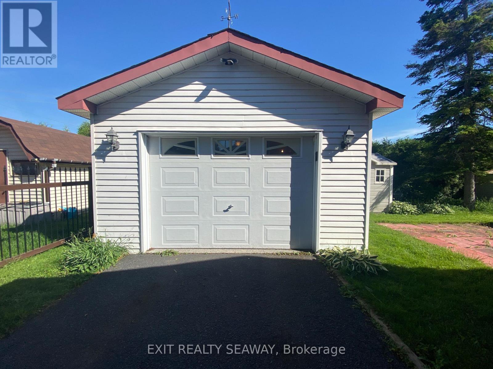 1311 WALTON STREET - 33