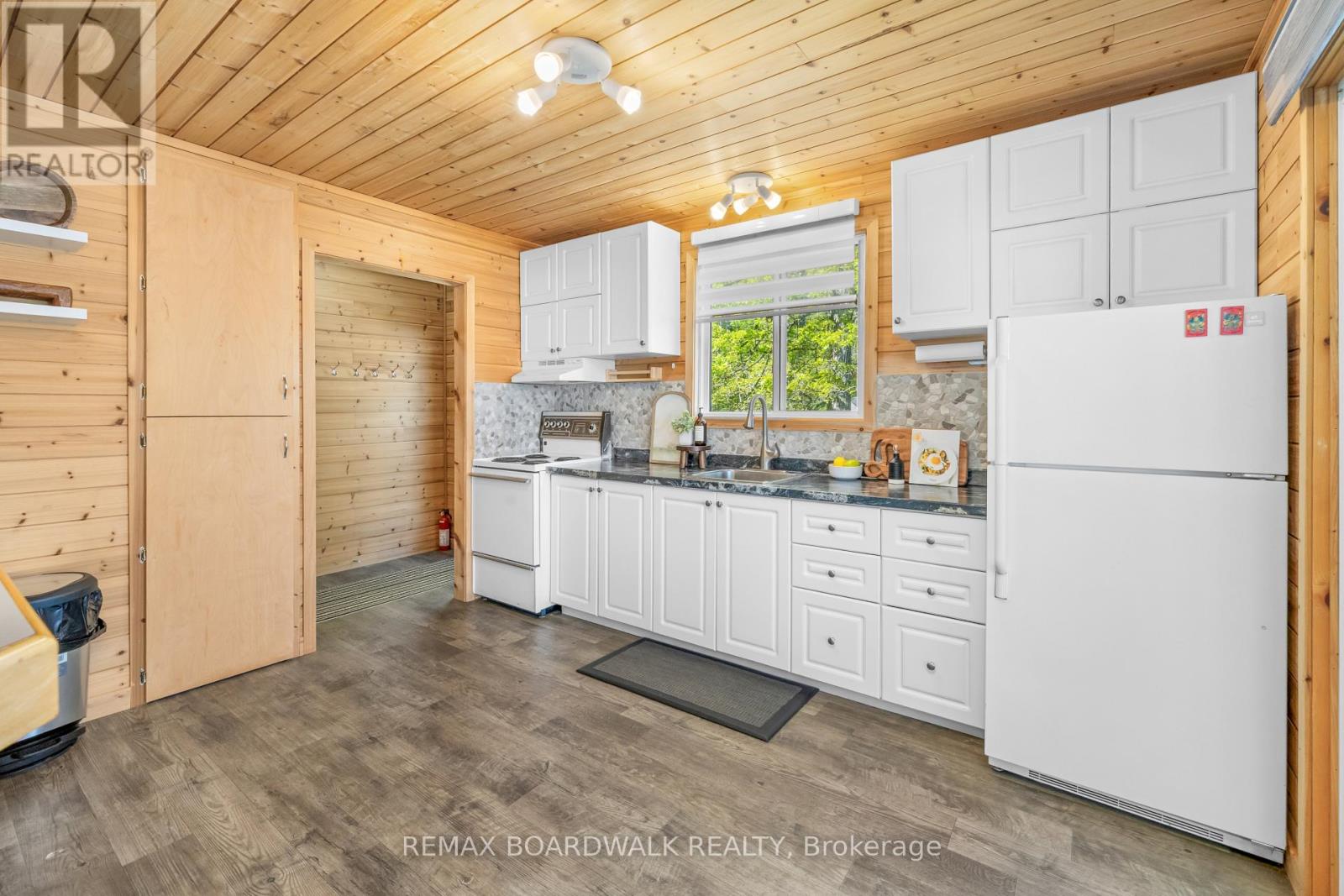 339 LEAVOY LANE - 9